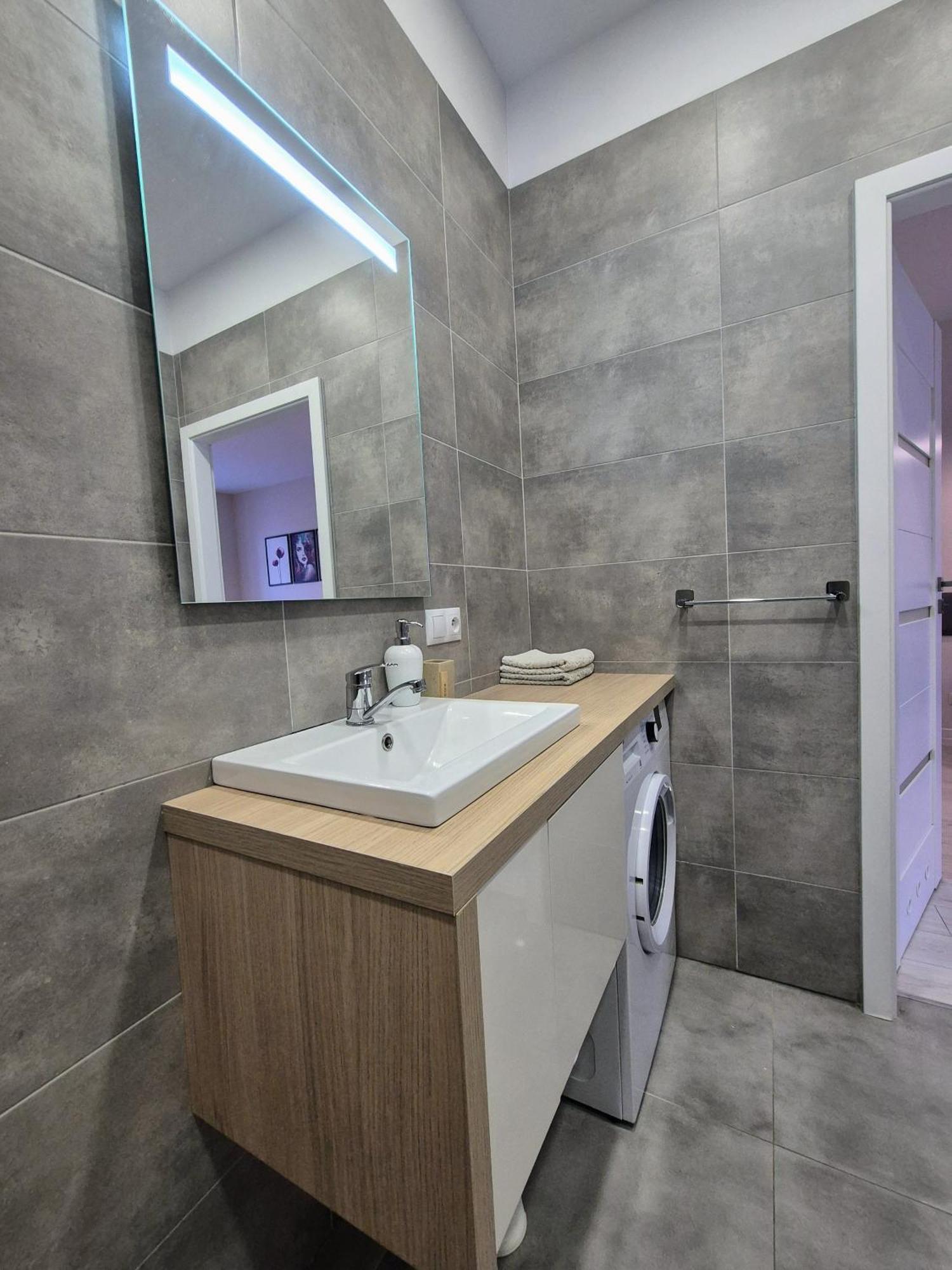 Charming Apartment In The City Centre, Lodz Bagian luar foto